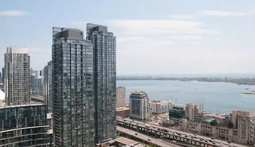 Nge Stays - Downtown Suite Lake View Toronto 3*,  Canada