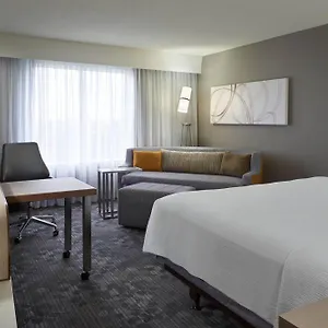 Courtyard By Marriott Airport Hotel